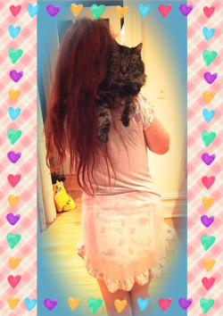 missbennieandthejets:  Oops, my nighty is see-through.  Btw, this cat is 17.