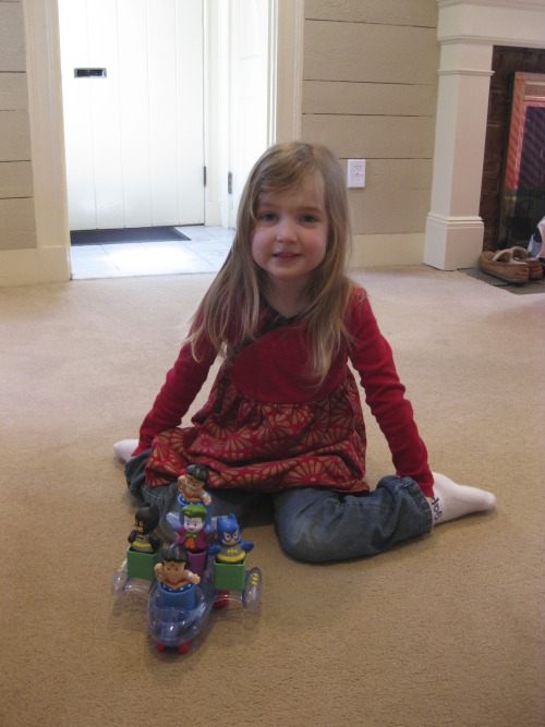 dcwomenkickingass: Jessica says :As you can see, my daughter has 2 Wonder Woman figures. She informs