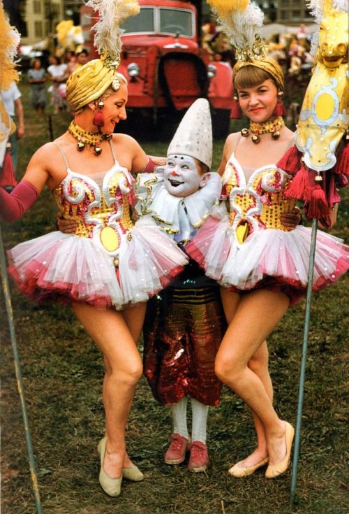 Colour Photographs of Days at the Circus from 1940s and ’50s America Nudes &amp;