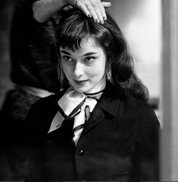 elegantaudrey:  Audrey Hepburn tries on brunette wig for a scene in Roman Holiday,