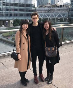 theharrydaily:  Harry with fans in Shanghai,