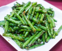 yummyinmytumbly:  Stir Fried Green Beans  Eat it every week.