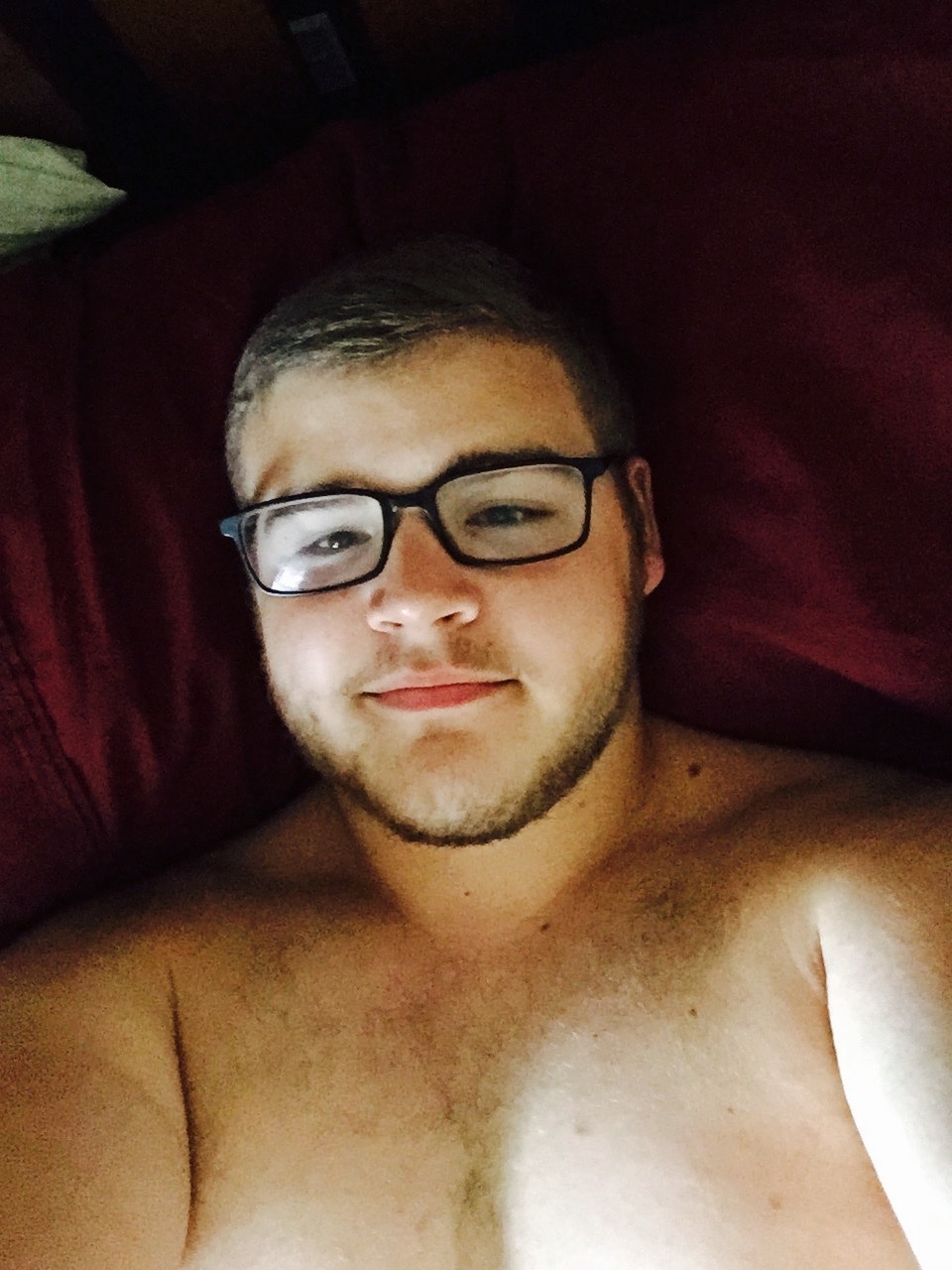manlypictures:  Spent most of my afternoon laying in bed talking to texasben83  
