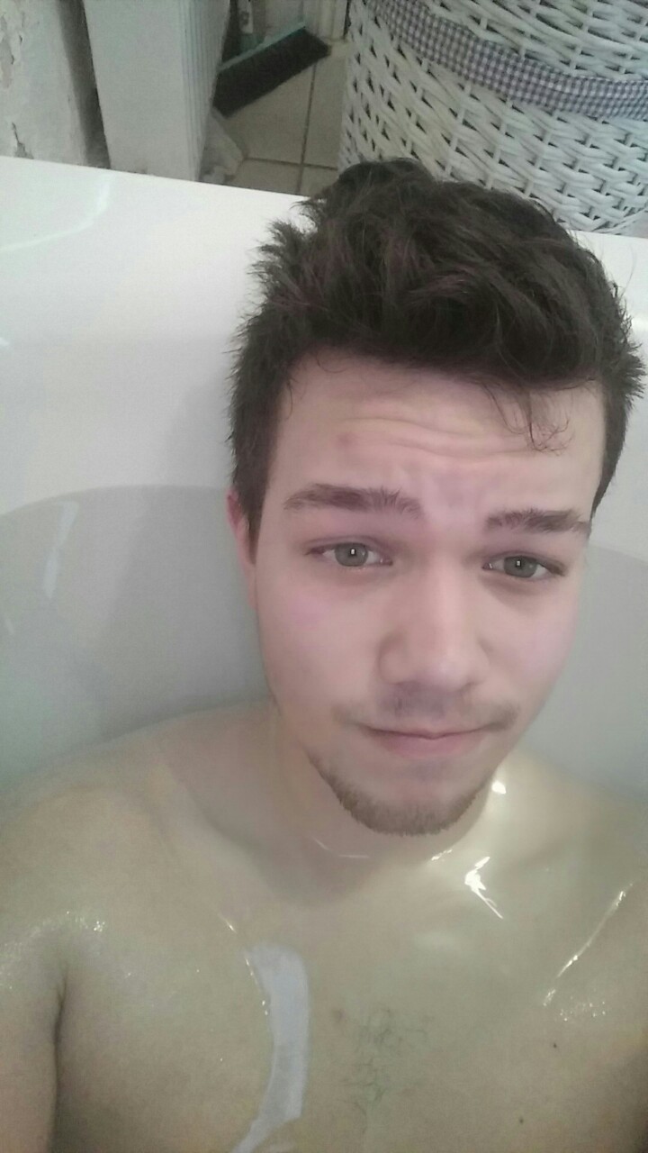 muzzmansblog:I have been in the bath for so long tumblring that it’s gone ice cold