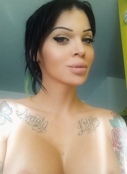 landofshemales:  More hot shemales: http://www.myshemalepornstars.com  Hello Beautiful ♡♡♡♡♡☆☆☆☆☆☆