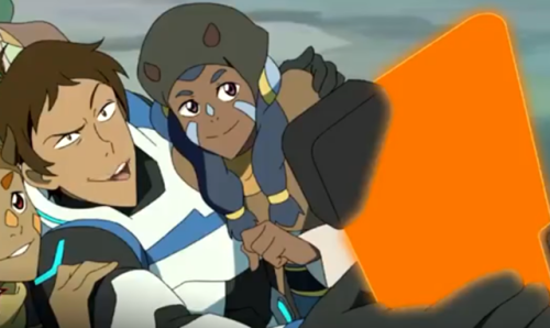 klanmural:Just Lance using Pidge’s gadgets.