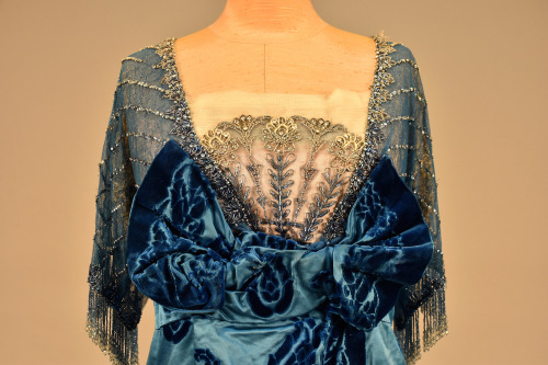 fripperiesandfobs:Worth evening dress ca. 1914From Whitaker Auctions