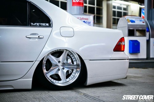 smoketrail:  Slammed VIP with a Yakuza feel