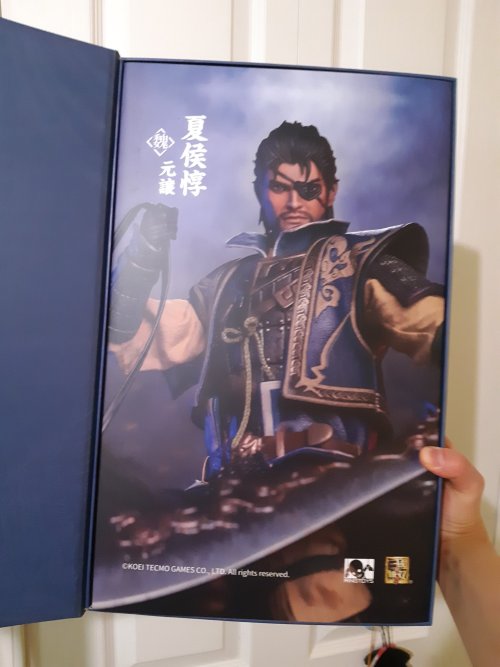 1/6 Xiahou Dun figure by RingToys showed up the day before my birthday; it came with a postcard too.