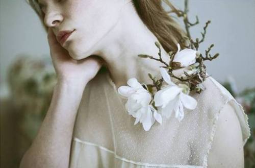 tuoduorrrr:  vintage - dark - grungy blog Monia Merlo Photographer 