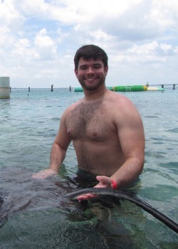 phiyer:Here’s me with a stingray while