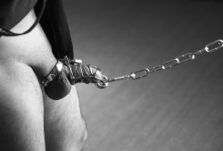 iamsubmissiveproud:  red–stiletto:  Chain