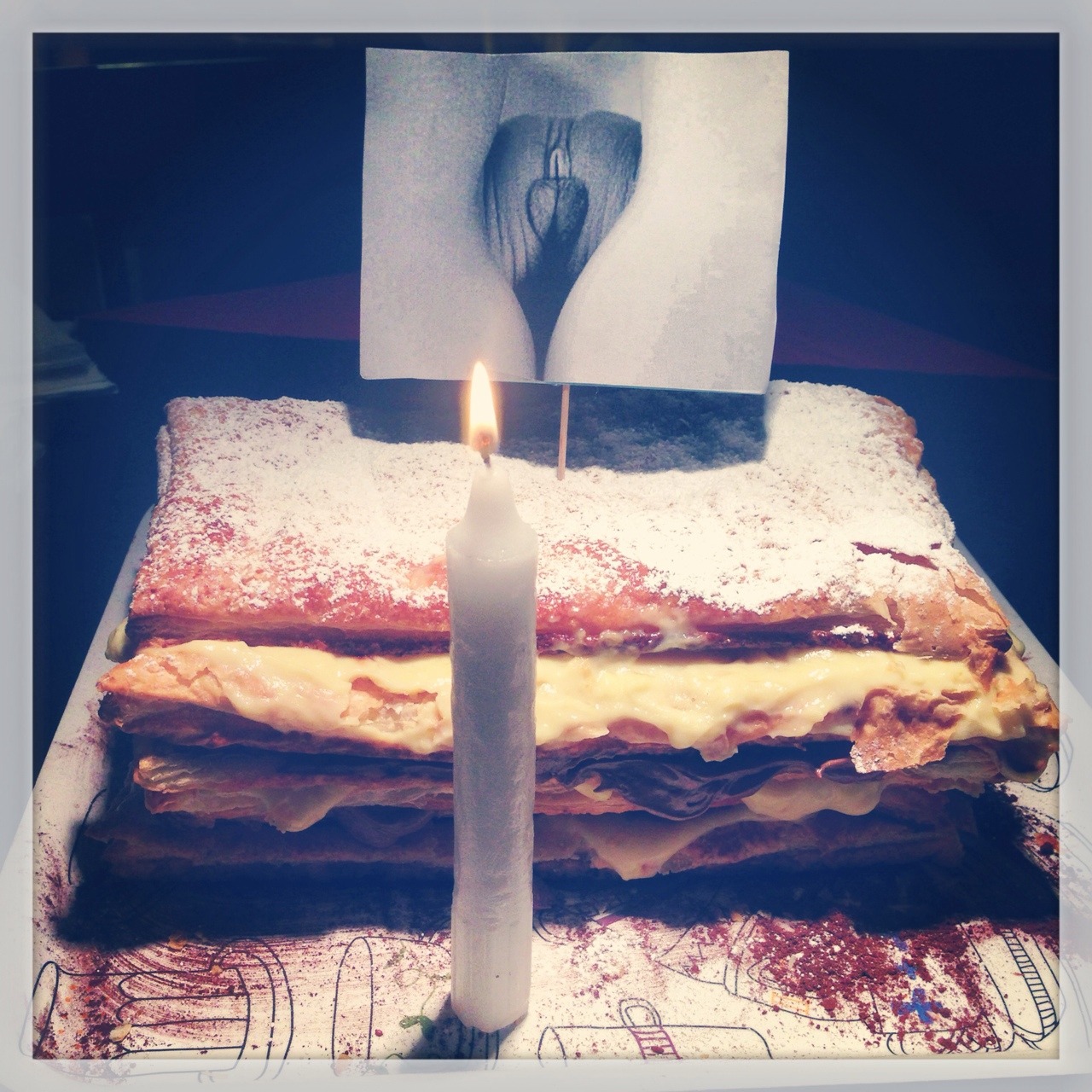 pisellotto30:  gioia-sperimentale:  Millefoglie e patonza. Happy birthday zio Gigi.