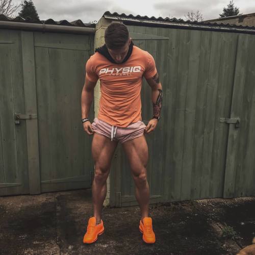musclepuppy: Leg Day Flexing and reporting on your leg work is ever bit as importain as arm and ches