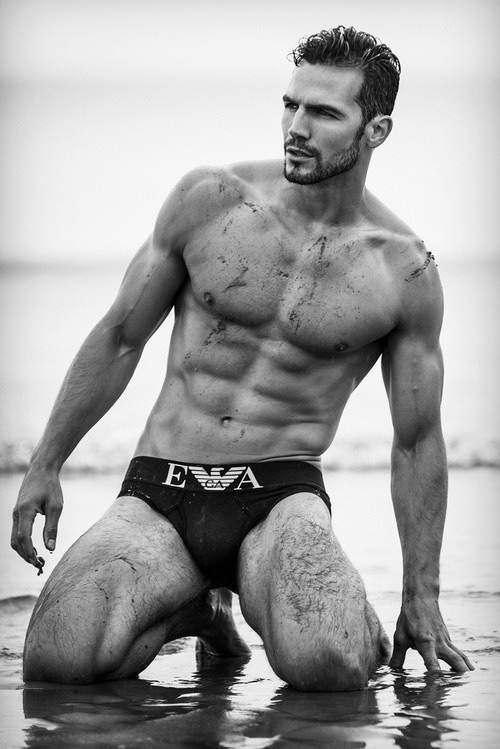 hunkopedia:  Follow Hunk’o’pedia for more hot guys!