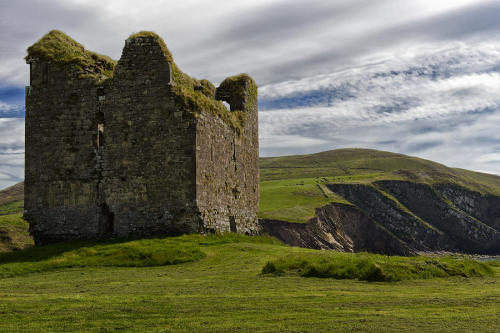 pagewoman:Minard Castle, Dingle Peninsula, County Kerry, Irelandby Dick Wood