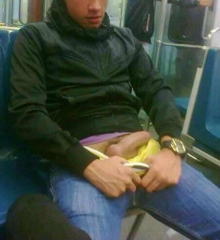 Porn chakaslatinos:  En el metro (26/04/15) photos