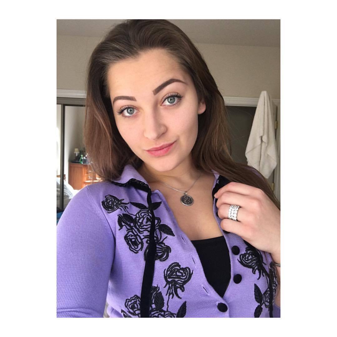 missdanidaniels:  Sorry I’ve been MIA- been enjoying my family time 😌