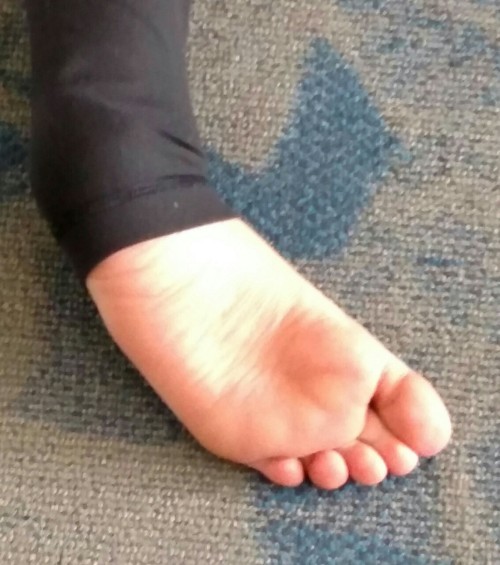 womensfoot-lover:  Womens Foot Lover - http://womensfoot-lover.tumblr.com