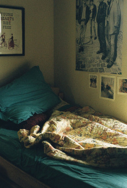 platio:  Unmade Beds by sunydaystogether on Flickr. 