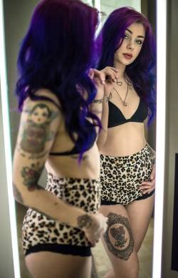inked-girls-all-day:  Plum Suicide