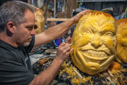 cubebreaker:  When not working at his day job as a creature and character artist, Jon Neill creates freaky cool pumpkin carvings through his side company Neill Art Studios. 