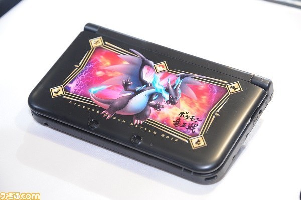 Super limited edition Mega Charixard X 3DS XL ⊟ This was given out as the prize for Japan’s recent Dragon King tournament – only one was produced, and it features the winner’s name on the back, according to a report from Serebii.
[Update: It looks...