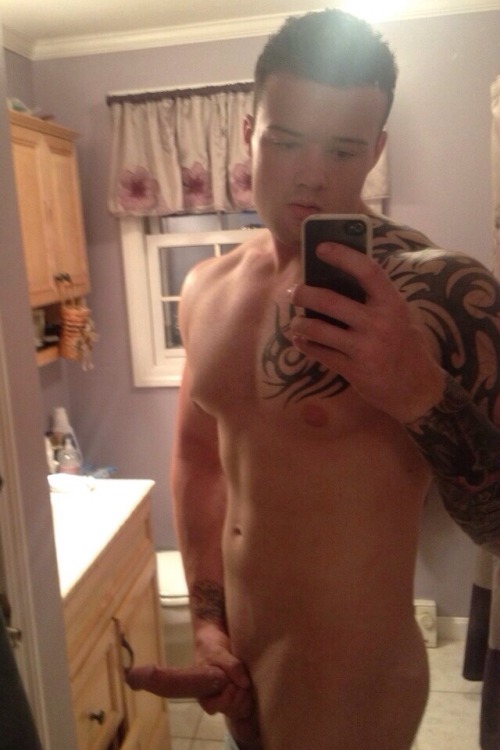 hotnaked8:  Love his nips