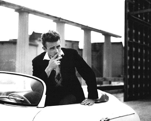 babeimgonnaleaveu:James Dean photographed by Floyd McCarty, 1955.