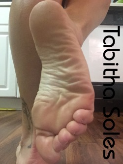 LICKABLE FEET Beauty of girls feet