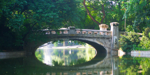 Cismigiu Gardens in Bucharest, Romania.  The most central of the city&rsquo;s public garden