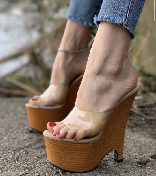 andrea-arellano-feet: