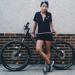 bikes-bridges-beer:  #cube #bike #girl #mtb #biking