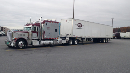 Peterbilt custom 379 livin large