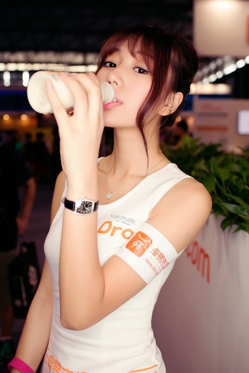 Cute and sexy Ma Gu Li Nuo 马古丽娜 @ 2015 ChinaJoy.