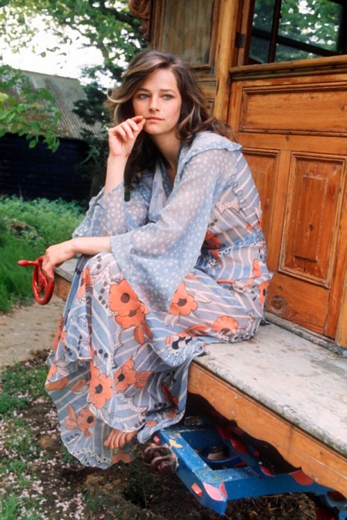 the60sbazaar:  Charlotte Rampling in Ossie Clark 