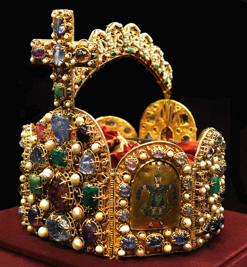 europesroyalsjewels: Holy Roman Emperor Imperial Crown ♕ Imperial Treasury at The Hofburg Palac