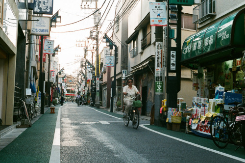 novemberschopin: Street Photography in Tokyo (by BERT DESIGN)