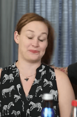 msjamielee:  shot-through-the-hartsquared:  “It’s a side pony and it’s a classic, thank you"   subscribe to Mamrie for her talent and hilarity 