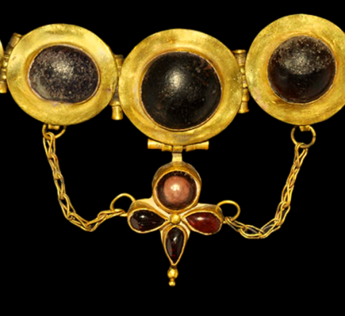 archaicwonder:  Byzantine Gold, Garnet and Glass Necklace, 5th-8th Century ADWith insets of red and 