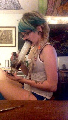 veraisastoner:  shroom-goddess:  Forever smoking lol  babe