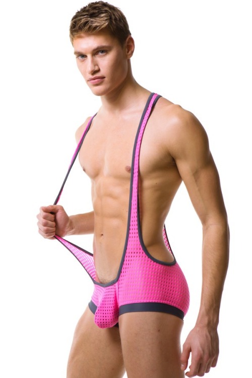 underwearhunks:  Love these singlet bulges!  Follow UnderwearHunks at              http://underwearhunks.tumblr.com  Submit your photos at jimmjones8@gmail.com, ask questions or just say hi ;)