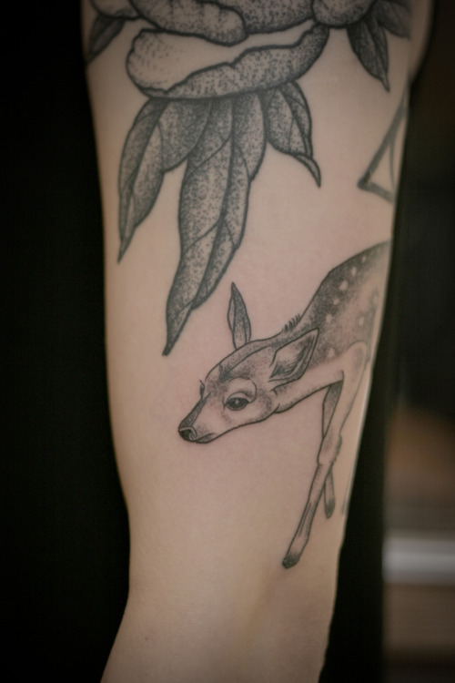 kirstenmakestattoos:  Cute stippled fawn for Jia right under a gorgeous Erik Jacobsen piece! Thanks so much for letting me tattoo you, lady!