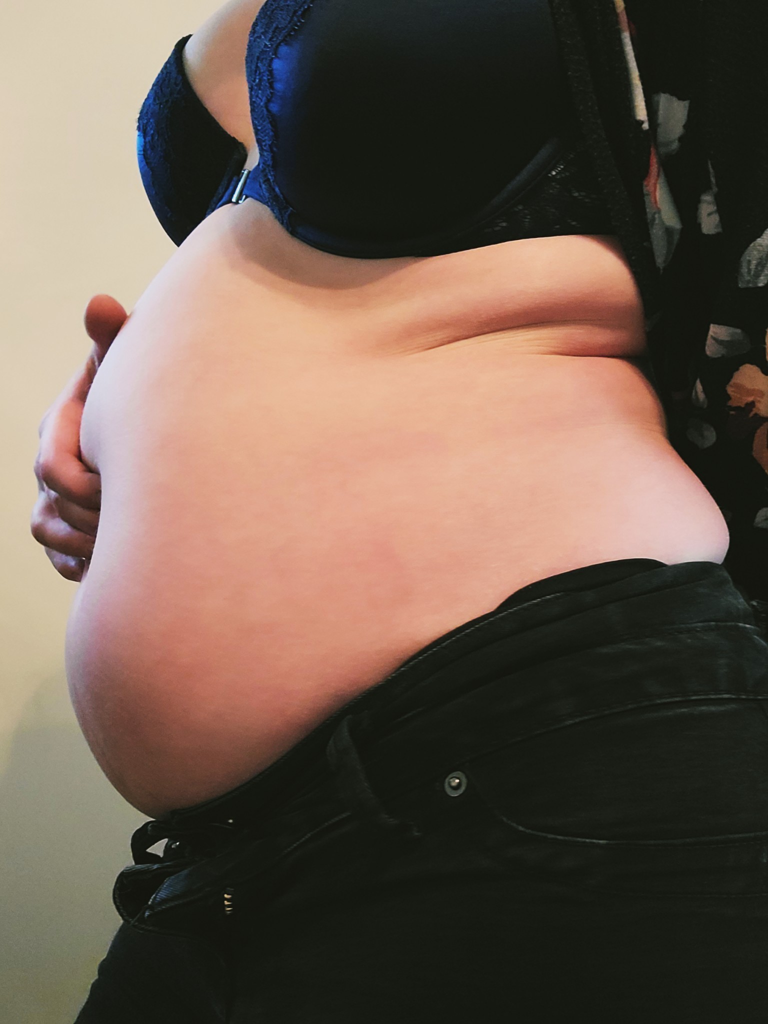 journeyofcake-deactivated202107:When did my belly button get so deep&hellip;?