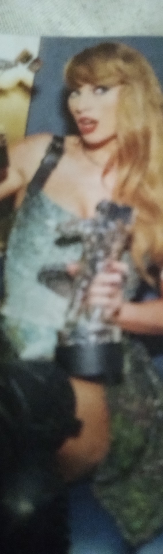 Taylor Spotted In My People Magazine Issue.