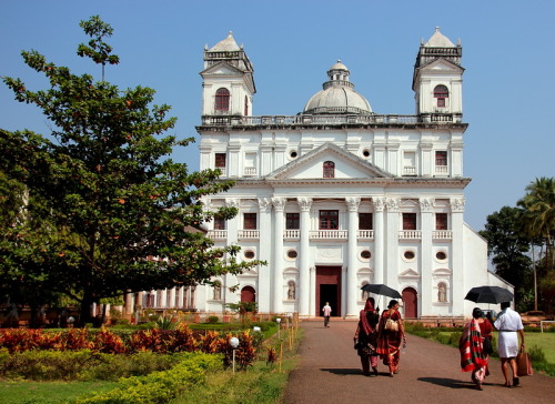 (via St Cajetan church, Old Goa, a photo from Goa, West | TrekEarth)Old Goa, India