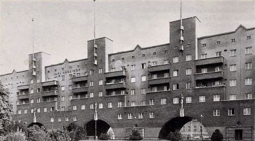 danismm:Karl-Marx-Hof, municipal tenement complexes in Vienna, situated in Heiligenstadt. 