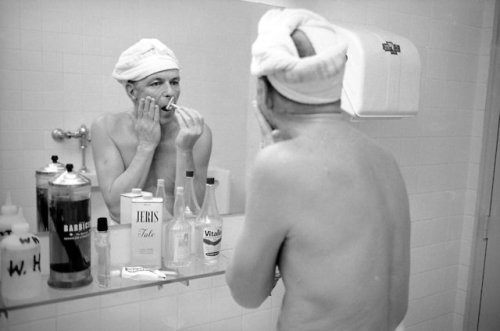 frank sinatra shaving | john dominis.