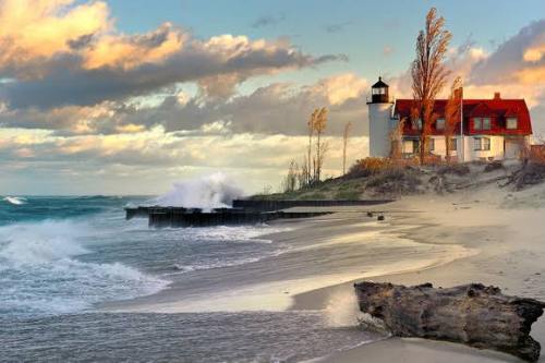 ollebosse: Point Betsie Lighthouse, MichiganThe full image is actually better.Credit to the photographer herehttps://www.michigannutphotography.com/michigan-lighthouses/h8C43C69
