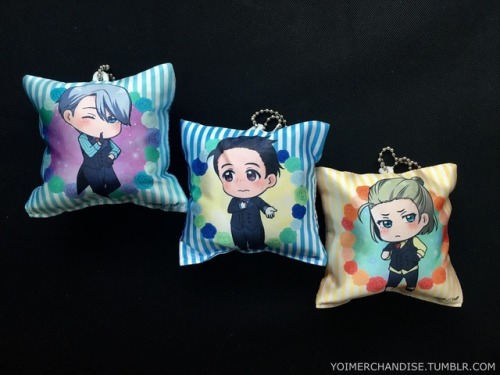 yoimerchandise: YOI x Hagoromo Twin Face Mini Cushions Keychains Original Release Date:May 2017 Featured Characters (3 Total):Viktor, Yuuri, Yuri Highlights:Two versions of the main trio on each of these cushions - one smiling and one being shy! The outfi